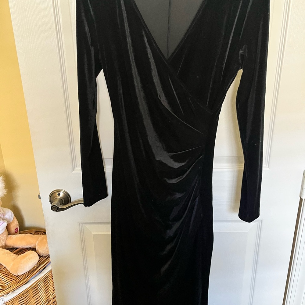 Chic Black Velvet Long Sleeve Dress